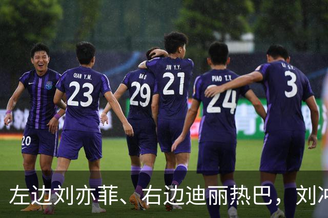 左边刘亦菲、右边迪丽热巴，刘冲被称本届盛典的“头号赢家”